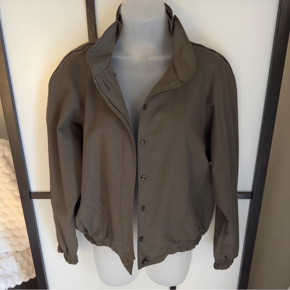 Howard Wolf Green Windbreaker with Relaxed Fit and Foldable Collar